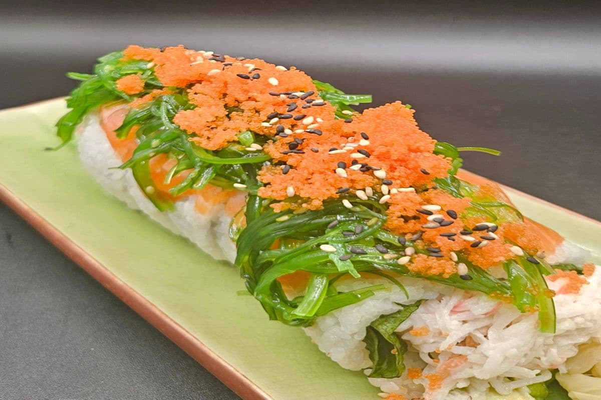 Salmon Mania Roll (6 pcs)