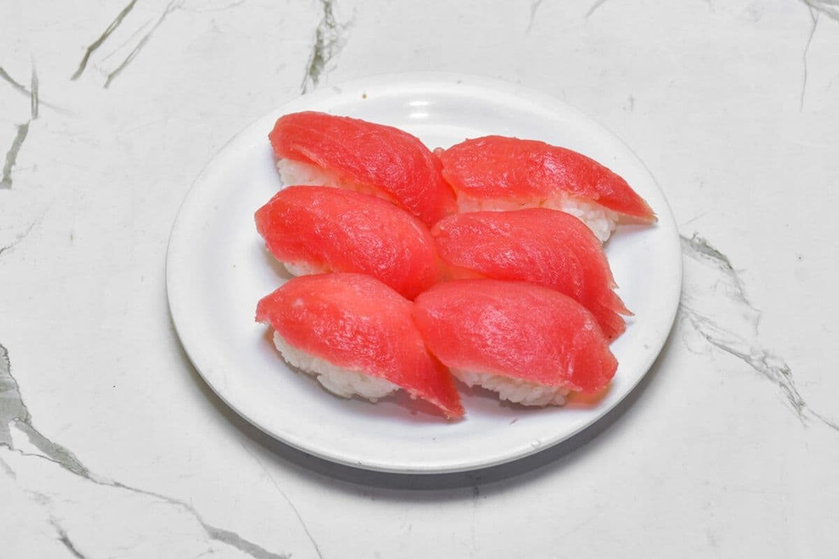F6. BC Tuna Sushi (6 Pcs)