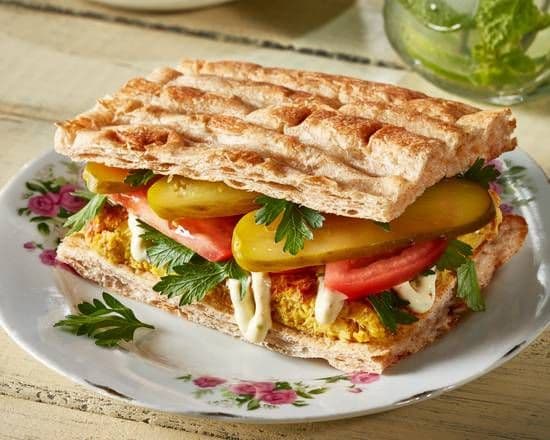 Sandwich Koukou de pommes de terre / Potato Koukou Sandwich