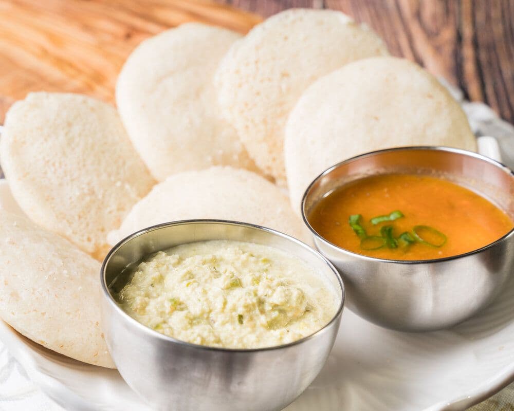 Idly with Sambar and Chutney (5 pcs)