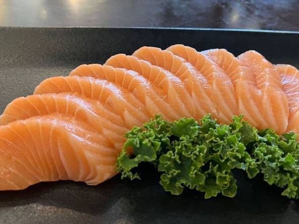 Full Salmon Sashimi (8pcs)