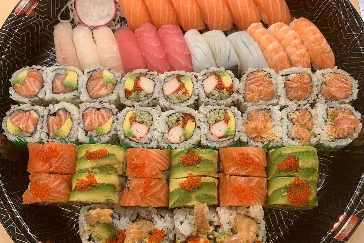 F16. Sushi maki Party Tray (52pcs)