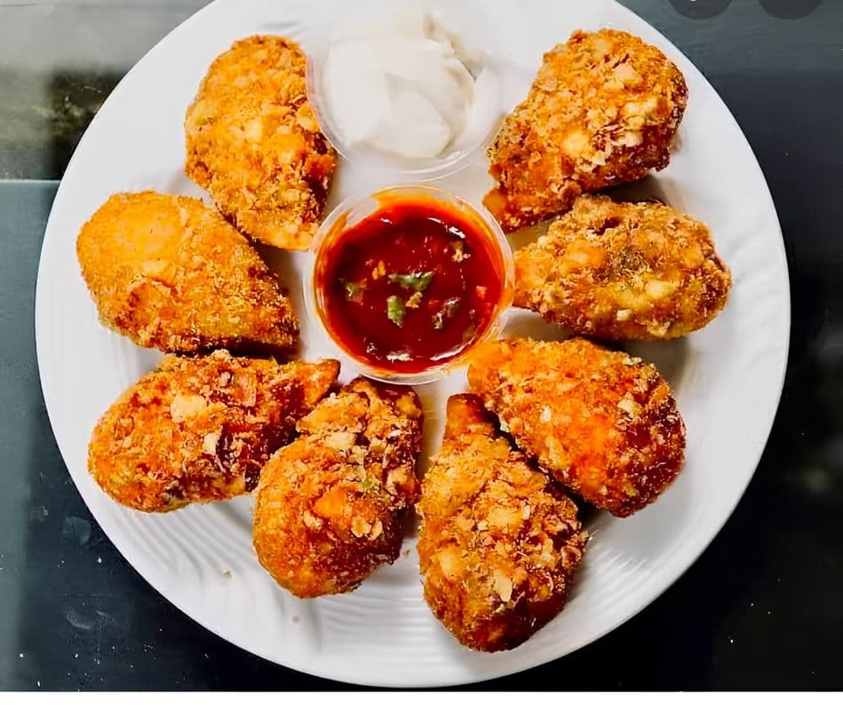 Dilli Wale Kurkure Veg Momos 8 pcs (Fried)