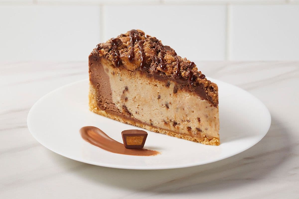 REESE'S® Peanut Butter Chocolate Cheesecake