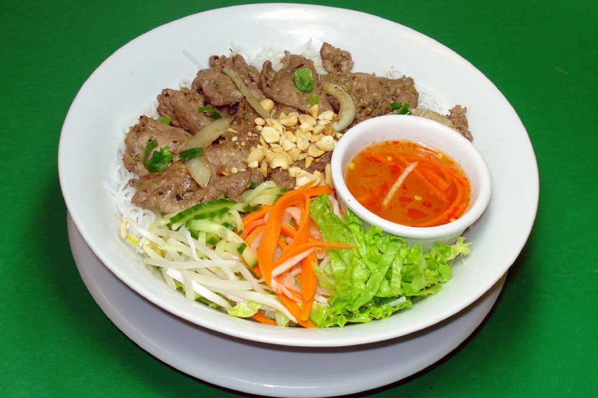 Lemongrass Chicken on Vermicelli