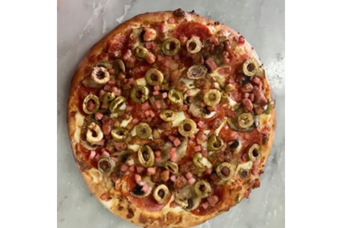 Medium Supreme Sorrento Pizza (8 Slices)