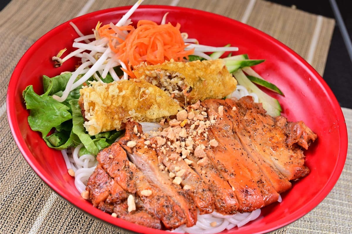 062. BBQ Chicken and Spring Roll with Vermicelli