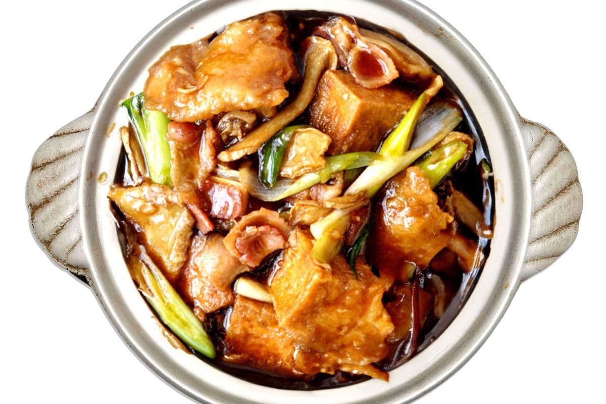 Braised Tofu with Fish Fillet and Bacon 斑腩豆腐煲