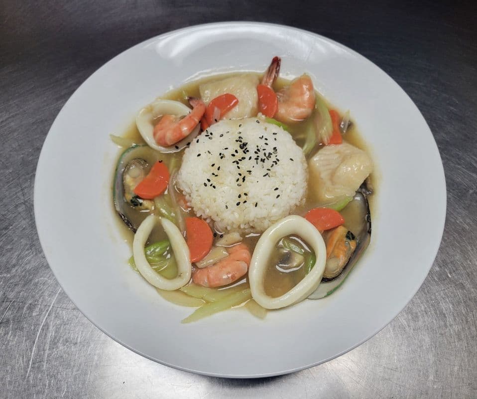 Stir Fried Sauced Seafood with Rice / 海鮮燴飯