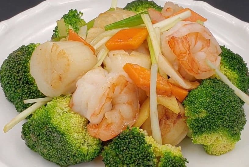 Sautéed Scallops and Prawns with Snap Peas / 碧綠帶子蝦球