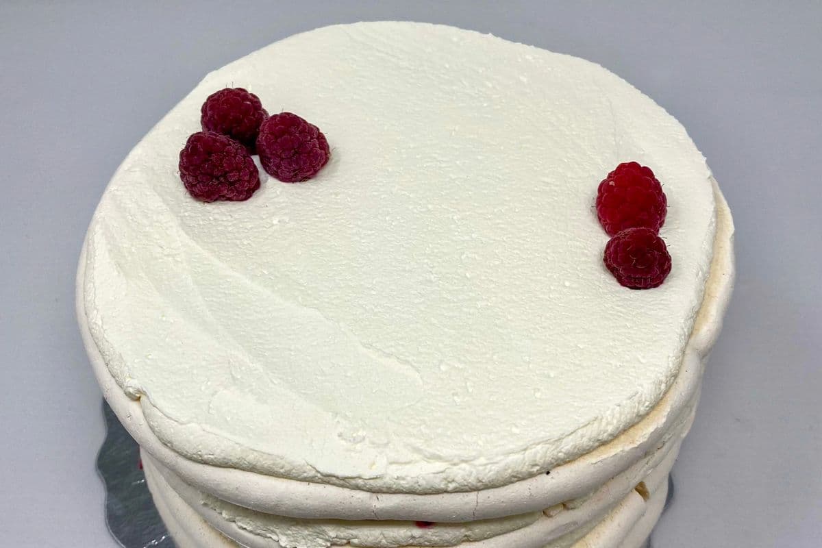 Raspberry Cake (Malinka) (Eight Inch) FROZEN