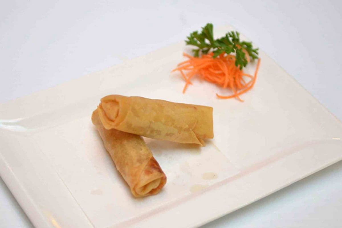 D7. Spring Rolls (6 pcs)