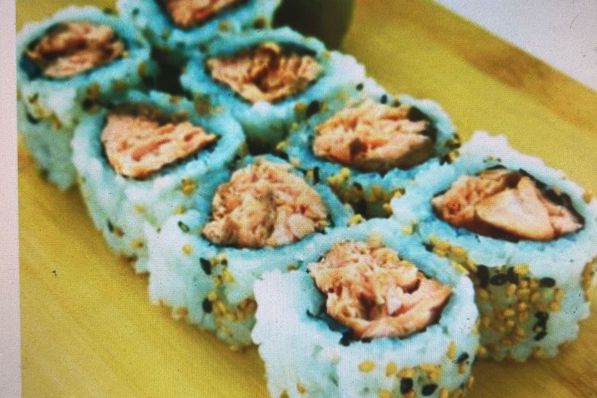 Salmon tempura roll (8pcs)炸三文鱼卷8片