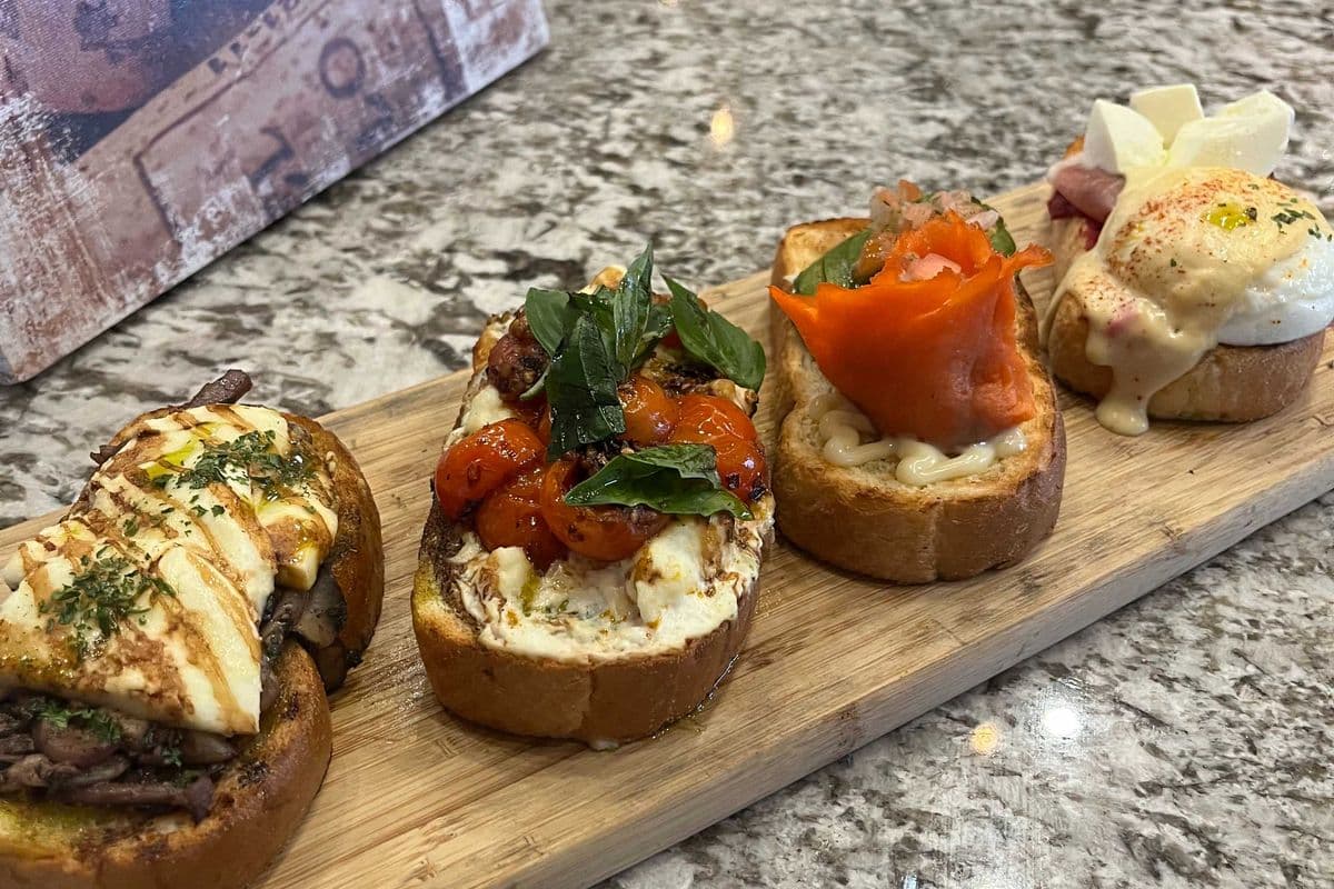 (New!) 24 Open Sandwich - Prosciutto & Bocconcini with Benedict