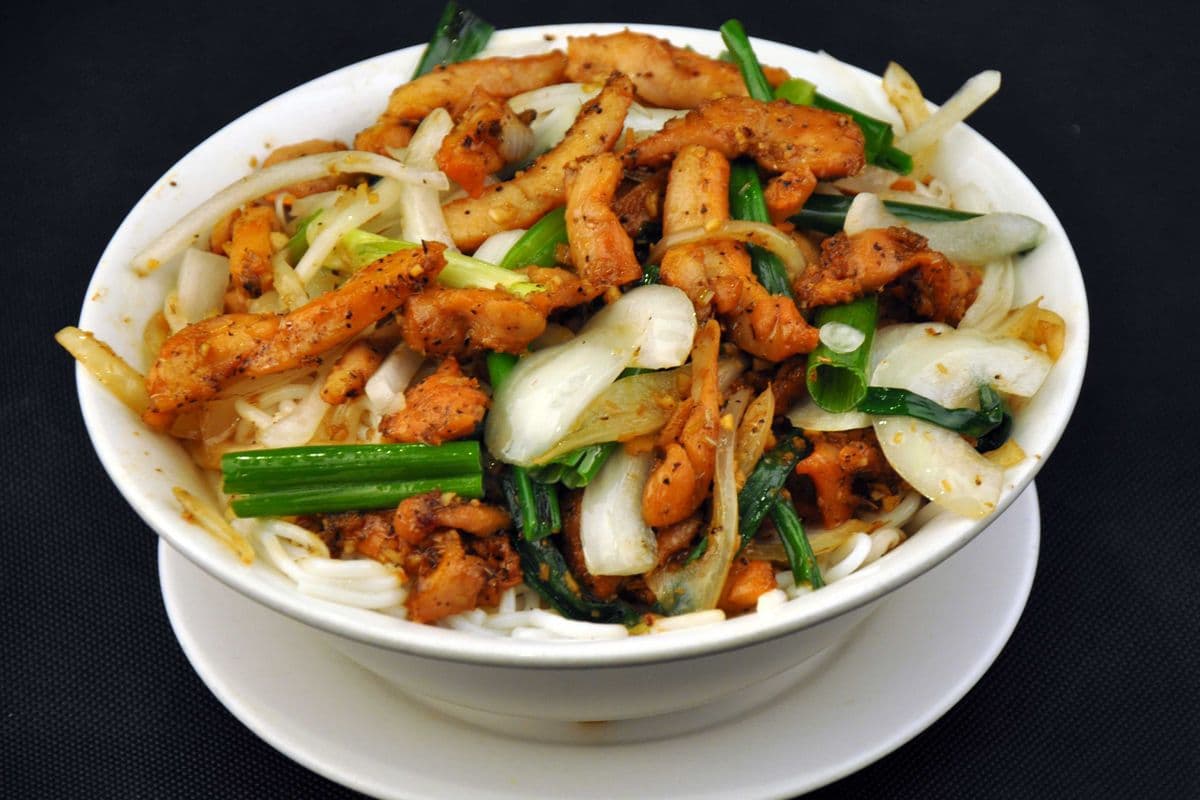 065. Fried Chicken with Lemongrass with Vermicelli