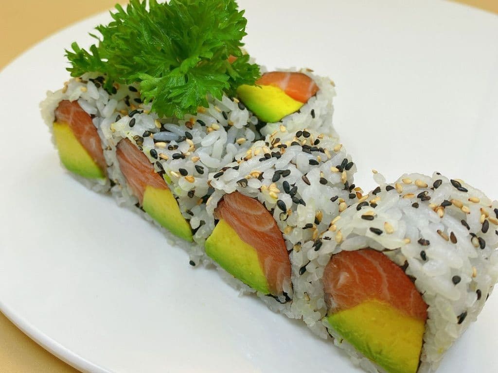 Salmon&Avo Roll (8pcs)