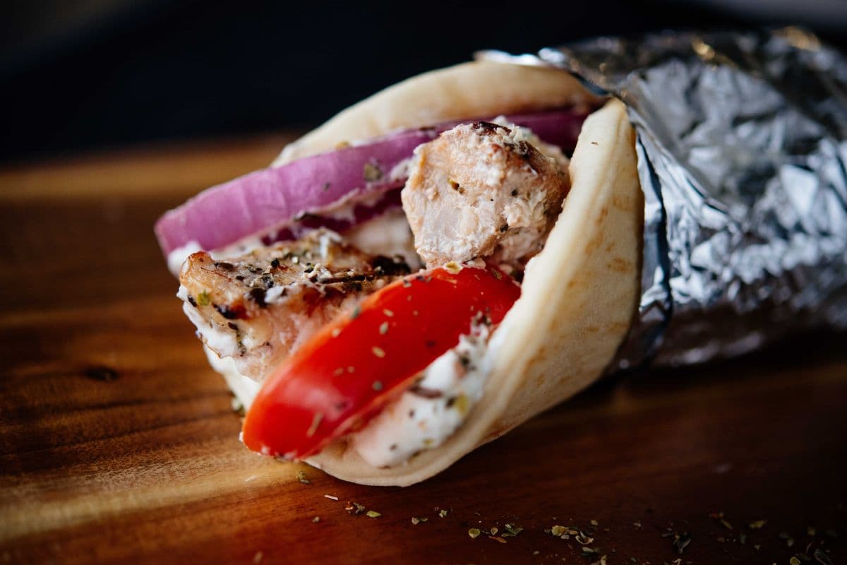 Souvlaki pita au porc / Pork Souvlaki Pita