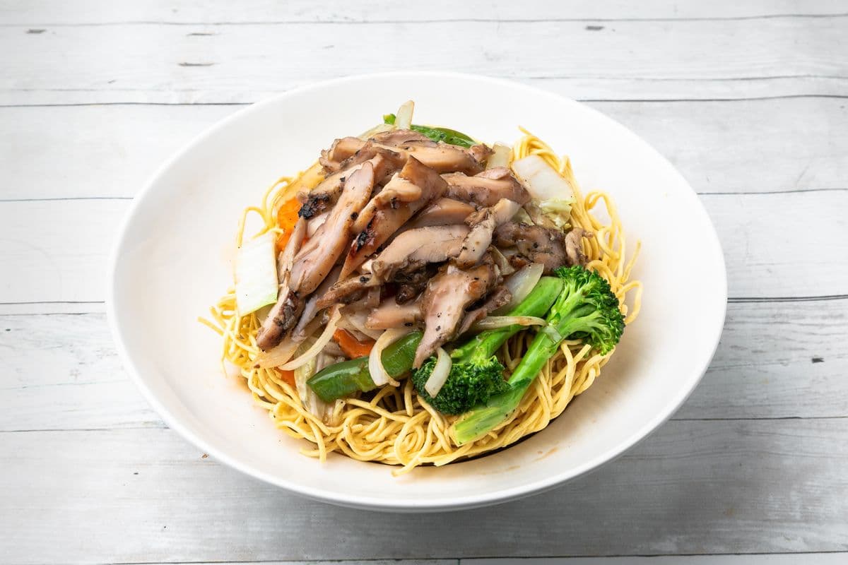 Nid d'oiseau au poulet grillé