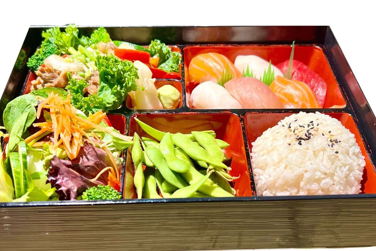 Beef Bulgogi + Sushi (6 pcs)