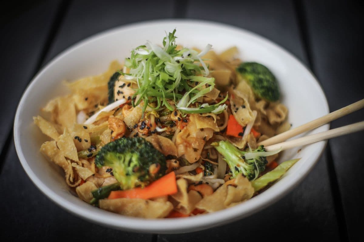 Cashew Chicken Chow Mein