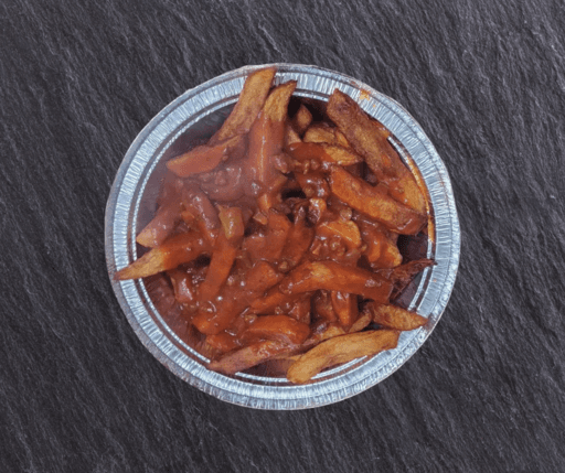 Grosse frite avec sauce spaghetti