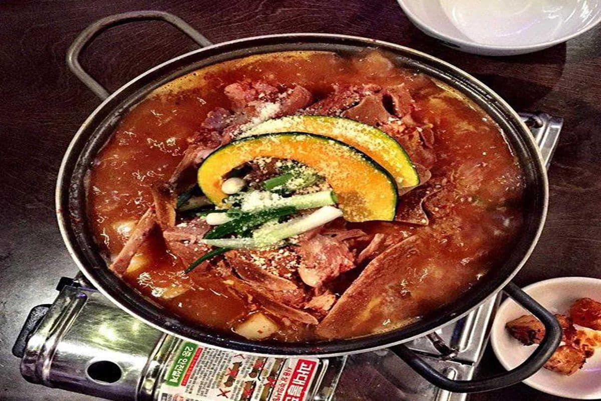 1. Gamjatang 감자탕