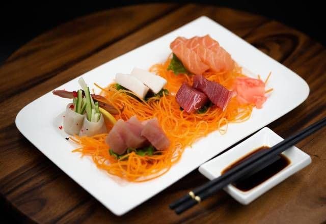 Assorted Sashimi Dinner (14 pc)