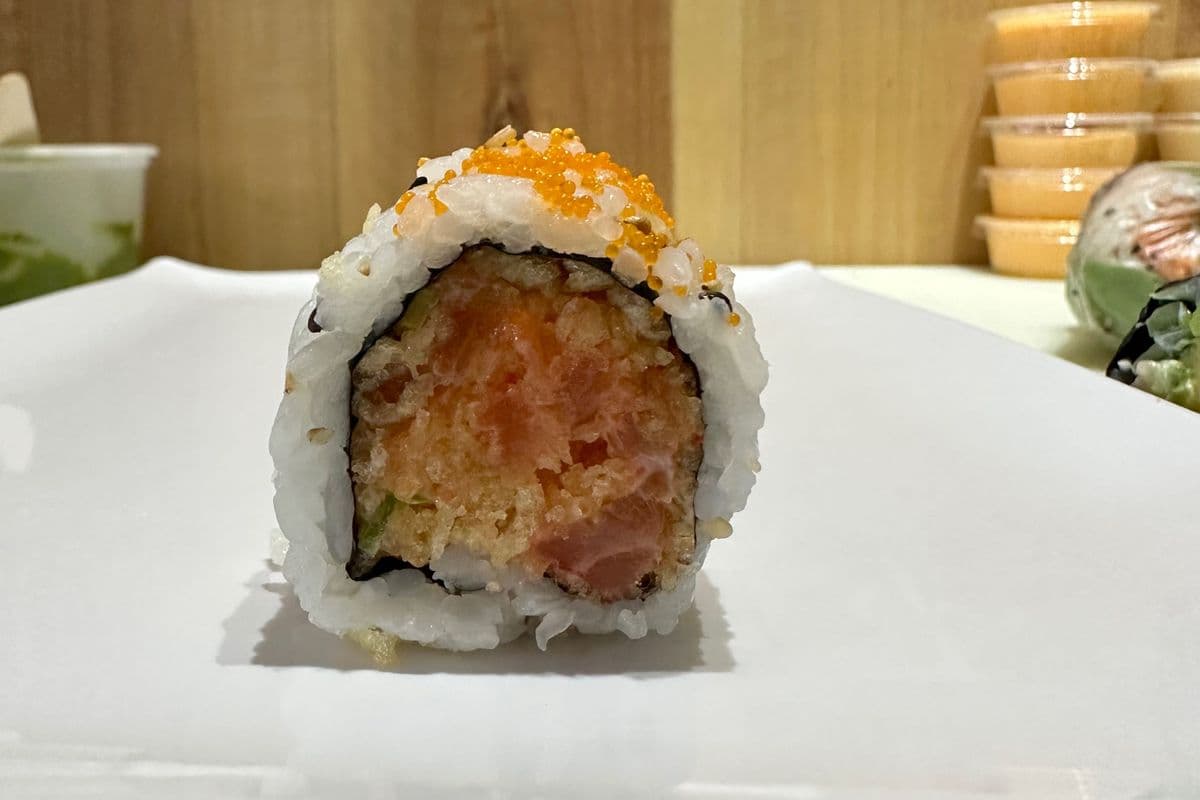 52A. Rouleau maki au saumon tempura / Tempura Salmon Maki Roll