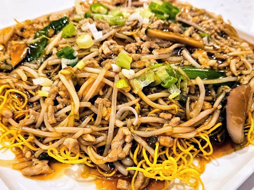 N14 Shredded Pork Chow Mein 肉絲炒麵