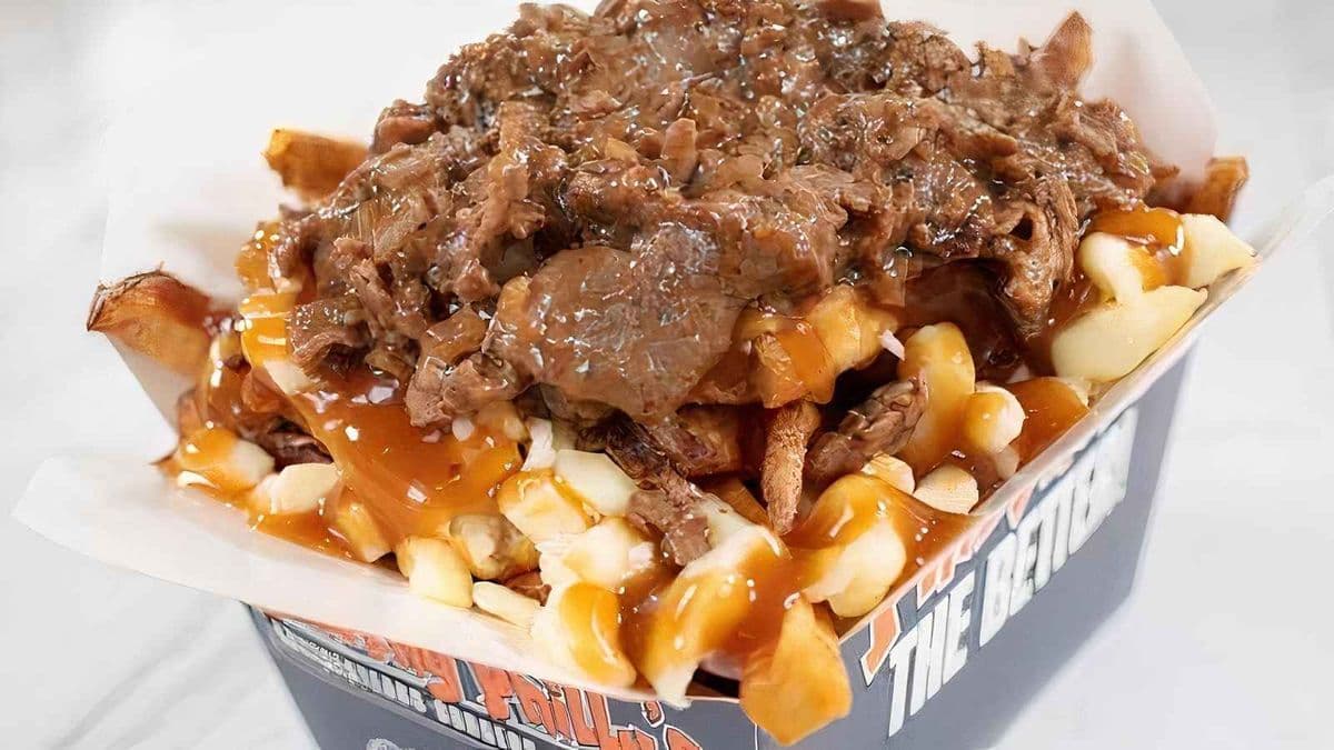 Peppercorn Steak Poutine