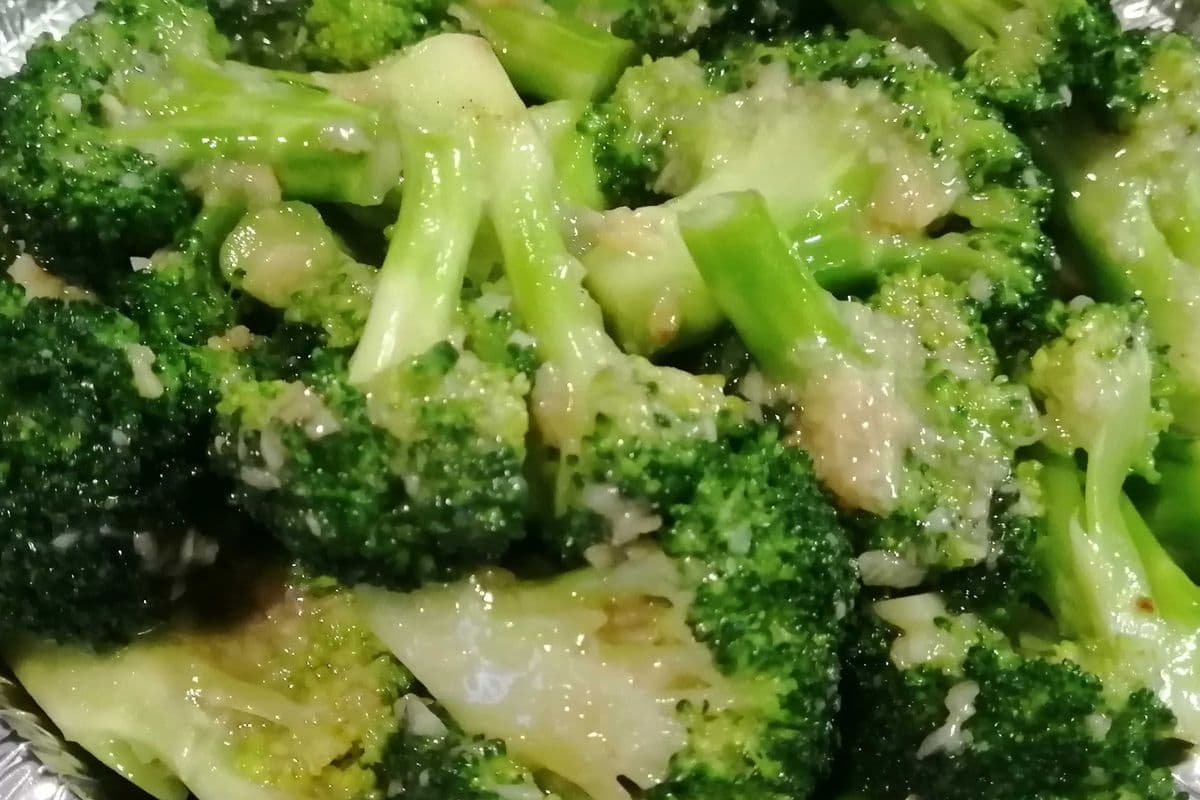 V24. Stir Fried Broccoli in Garlic Sauce