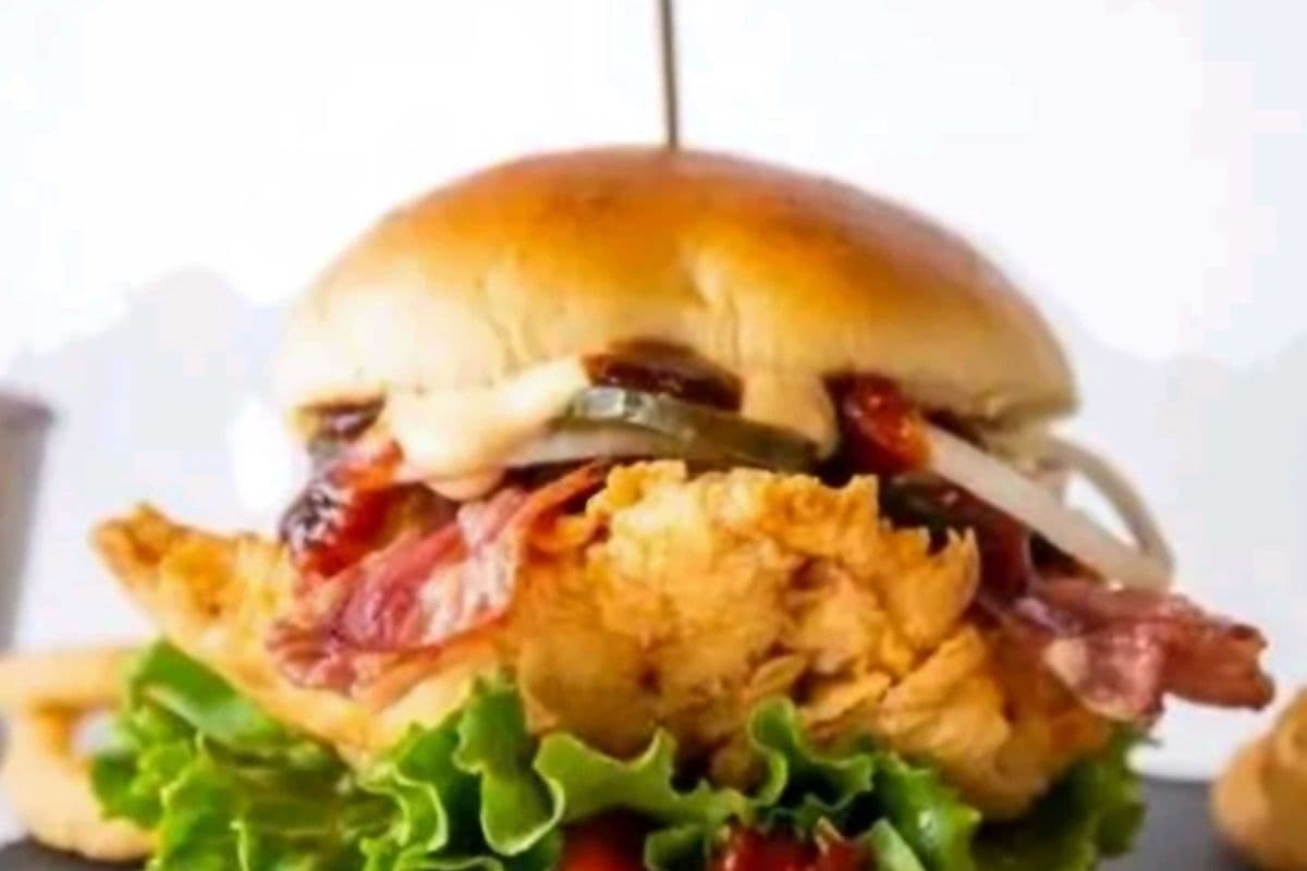 BOGO Fried Chicken Burger