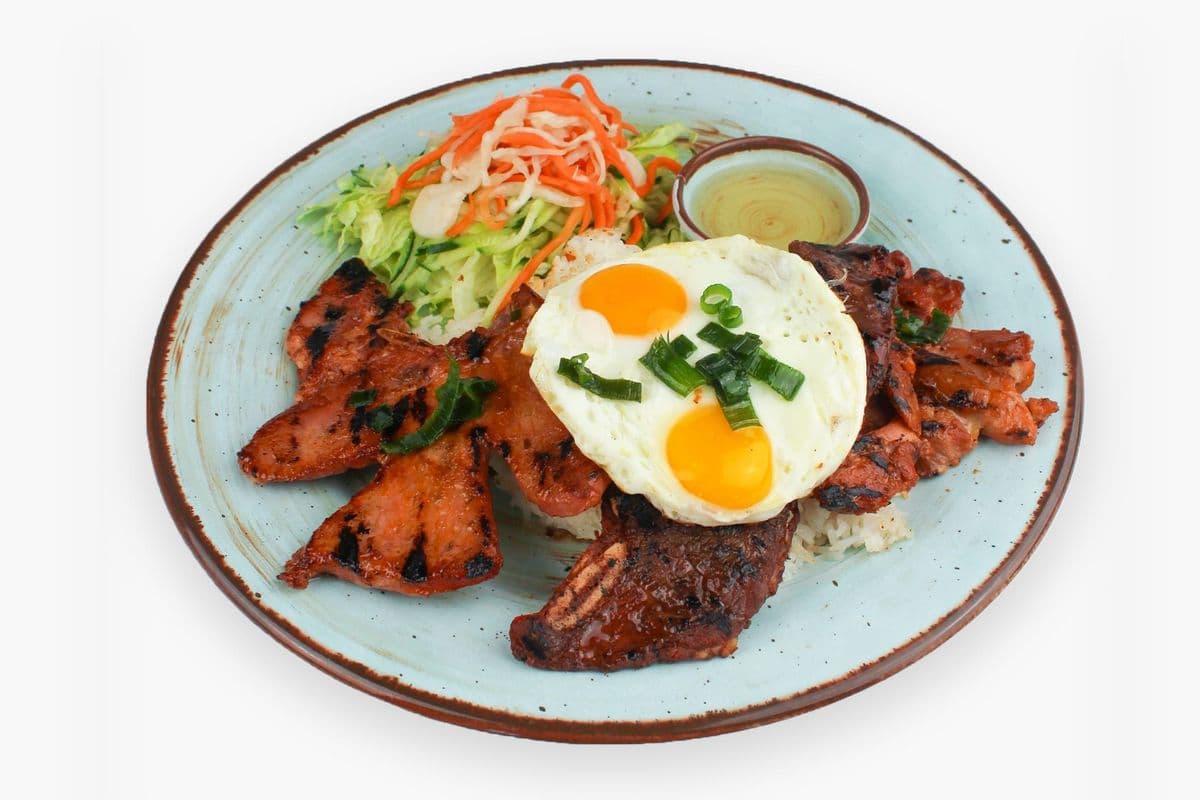607. Grilled Pork Chop, Chicken, Beef Short Rib, & Fried Egg w/ Rice (Com 1 Suon, 1 Ga, 1 Bo Han Quoc, 1 Opla)