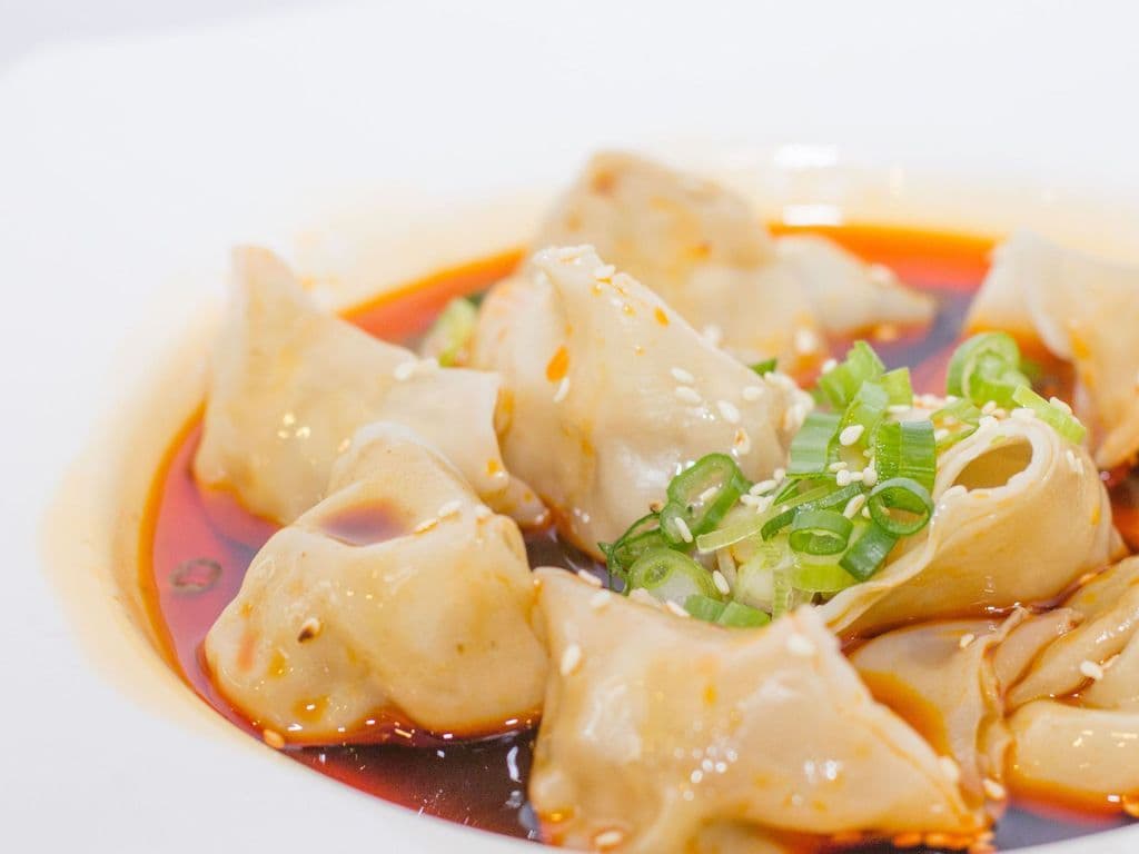 C06. Wontons in Spicy Sauce (8Pcs.) 红油抄手
