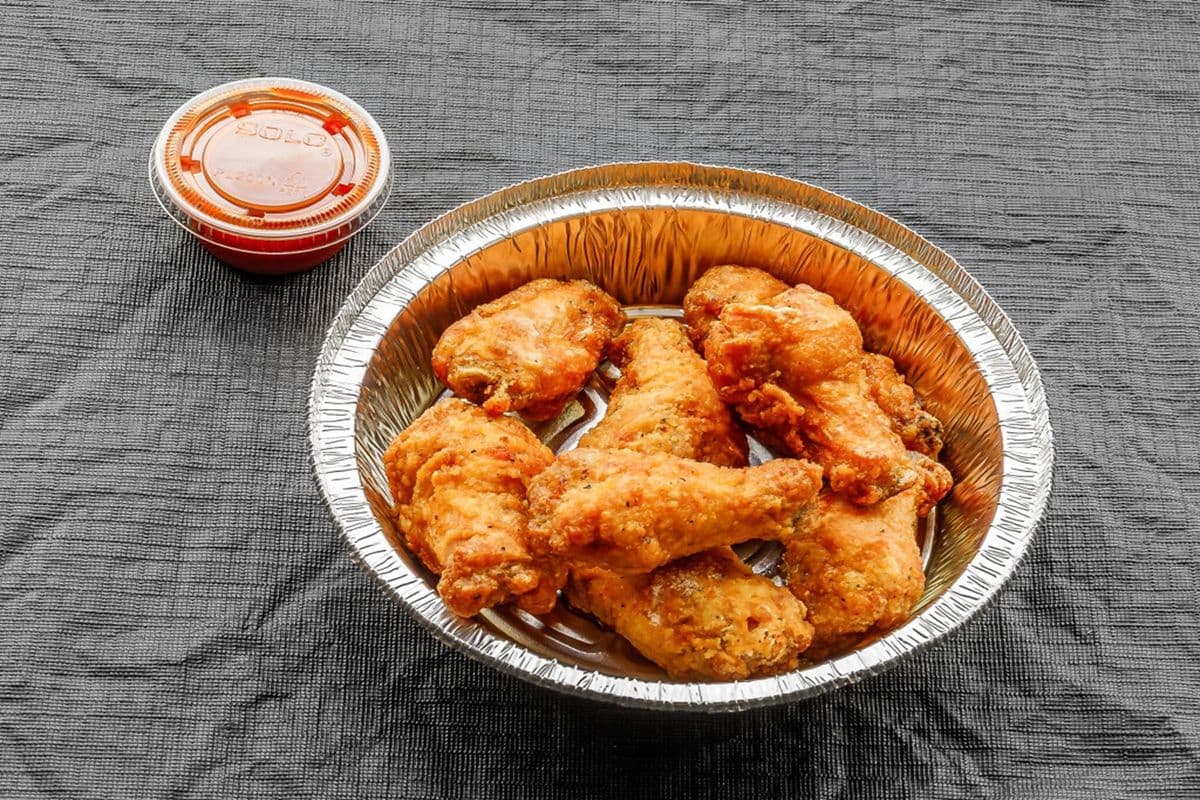 Crispy Chicken Wings and Sauce (8pcs)