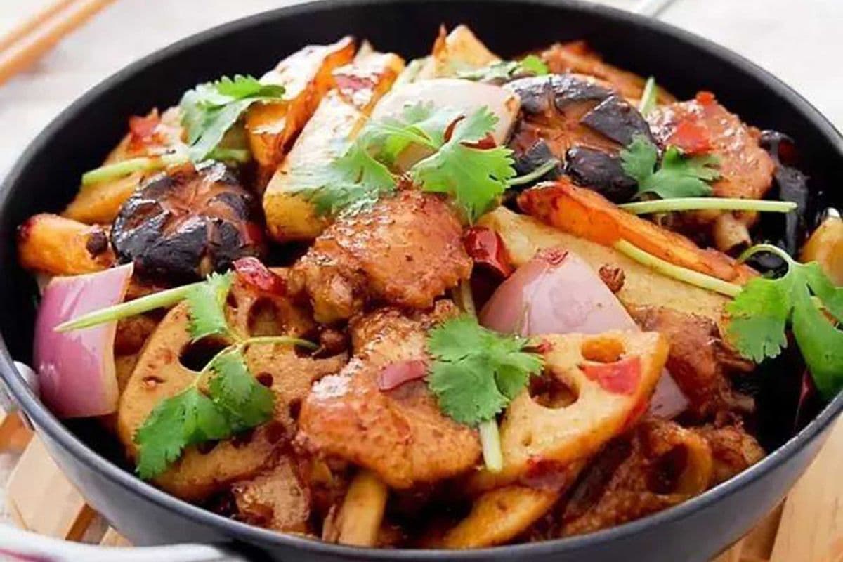 2. Spicy Chicken Wing Hot Pot (爆香鸡翅锅)