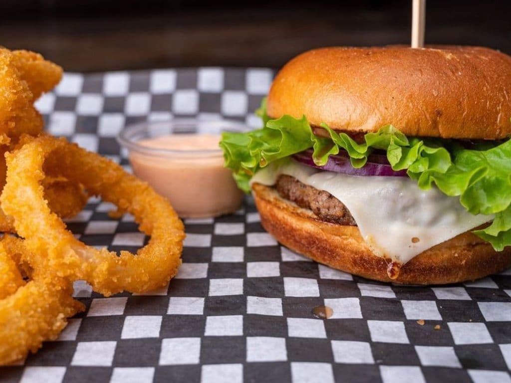 Maui Maui Hawaiian Burger