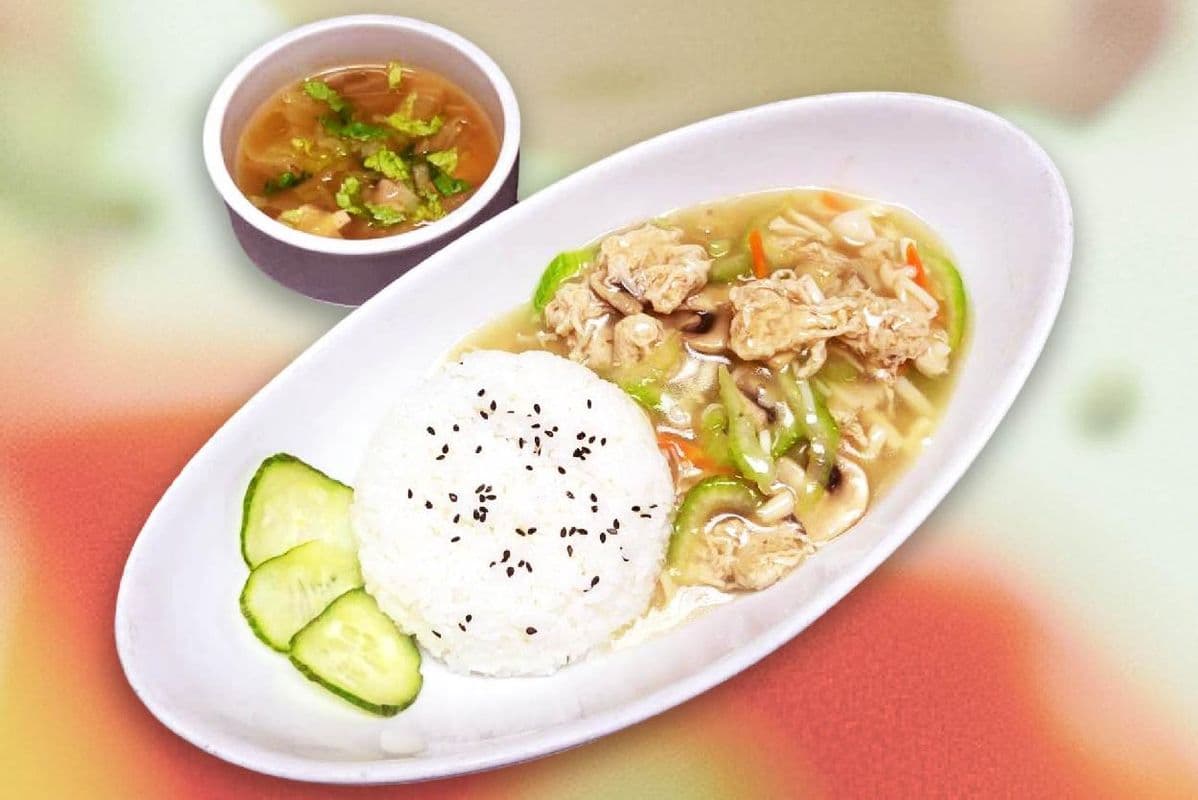 Veggie Soy Nugget(Ginger Chicken Flavor)on Rice / 素薑汁雞燴飯
