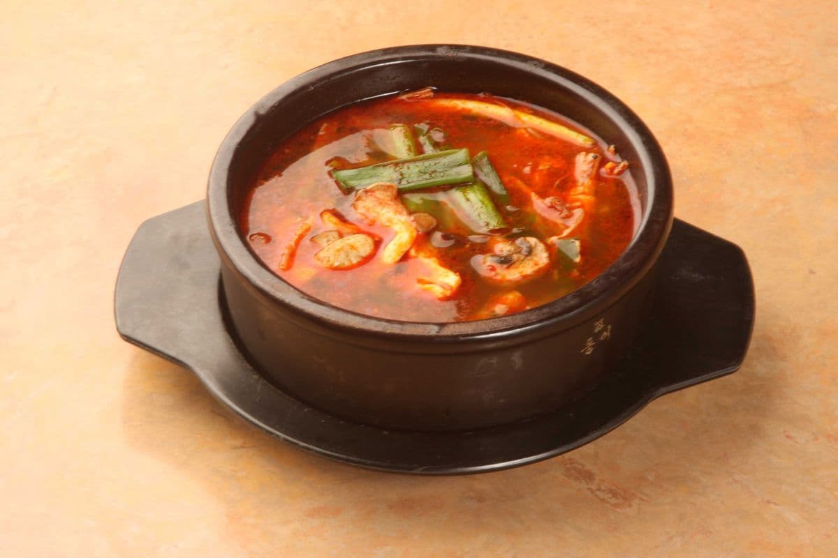 49. Spicy Beef Stew / 육개장 細絲牛肉湯