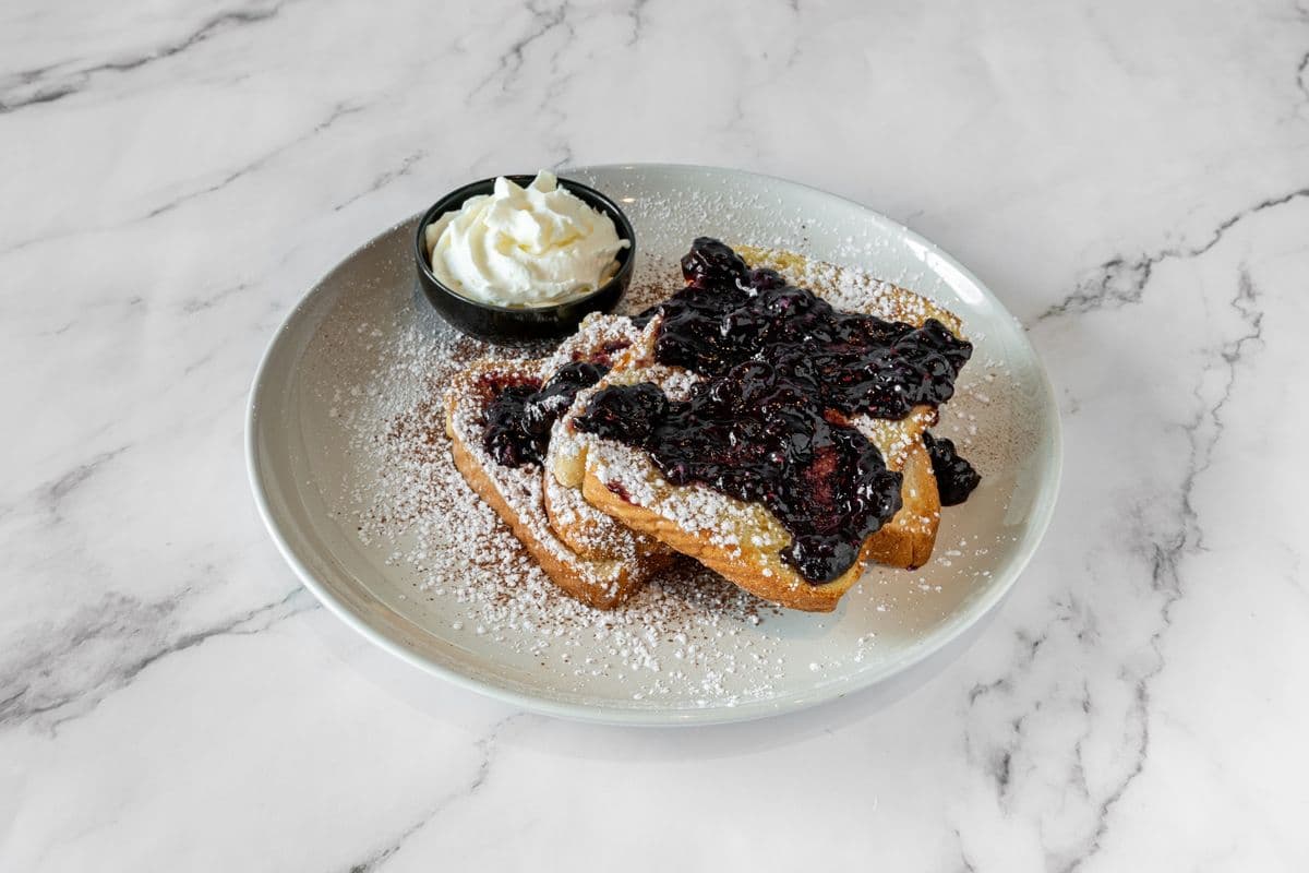 F2 - Classic French Toast and Berries Sauce