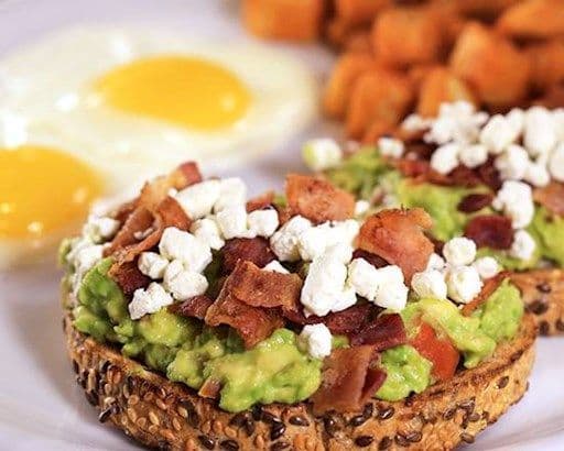 Avocat, bacon, et chèvre / Avocado, Bacon, and Goat Cheese