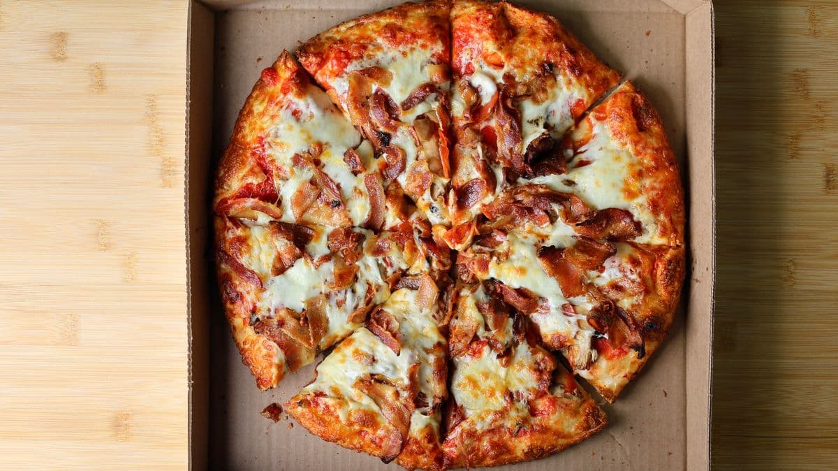 18" Canadian Pizza
