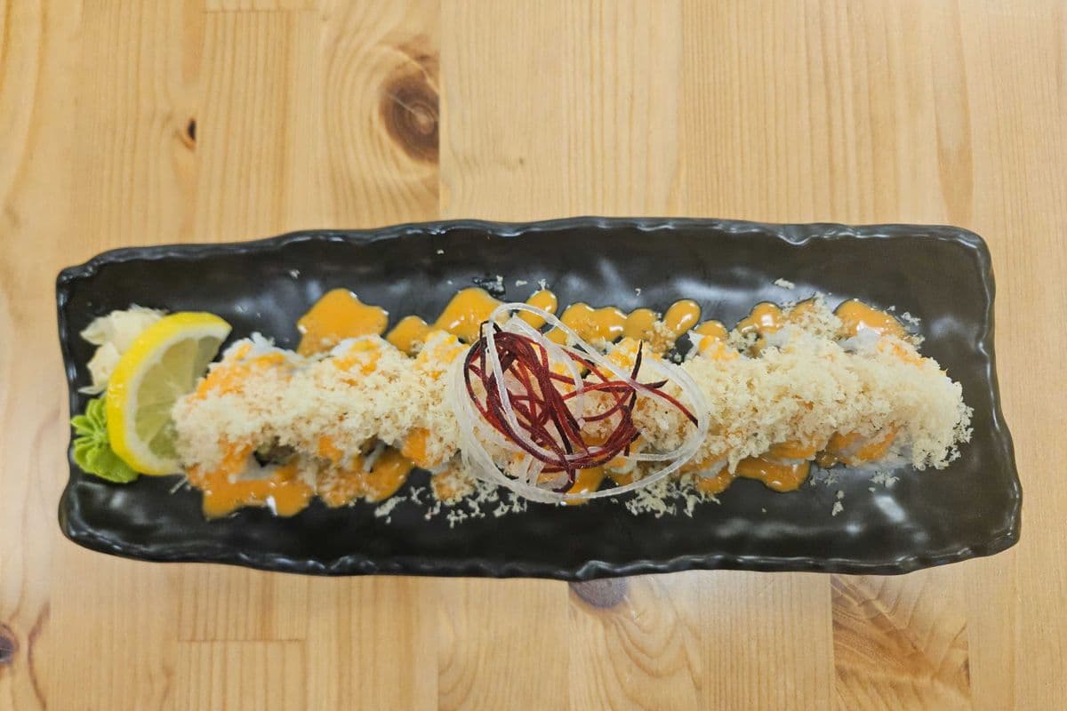 spicy salmon crunch roll