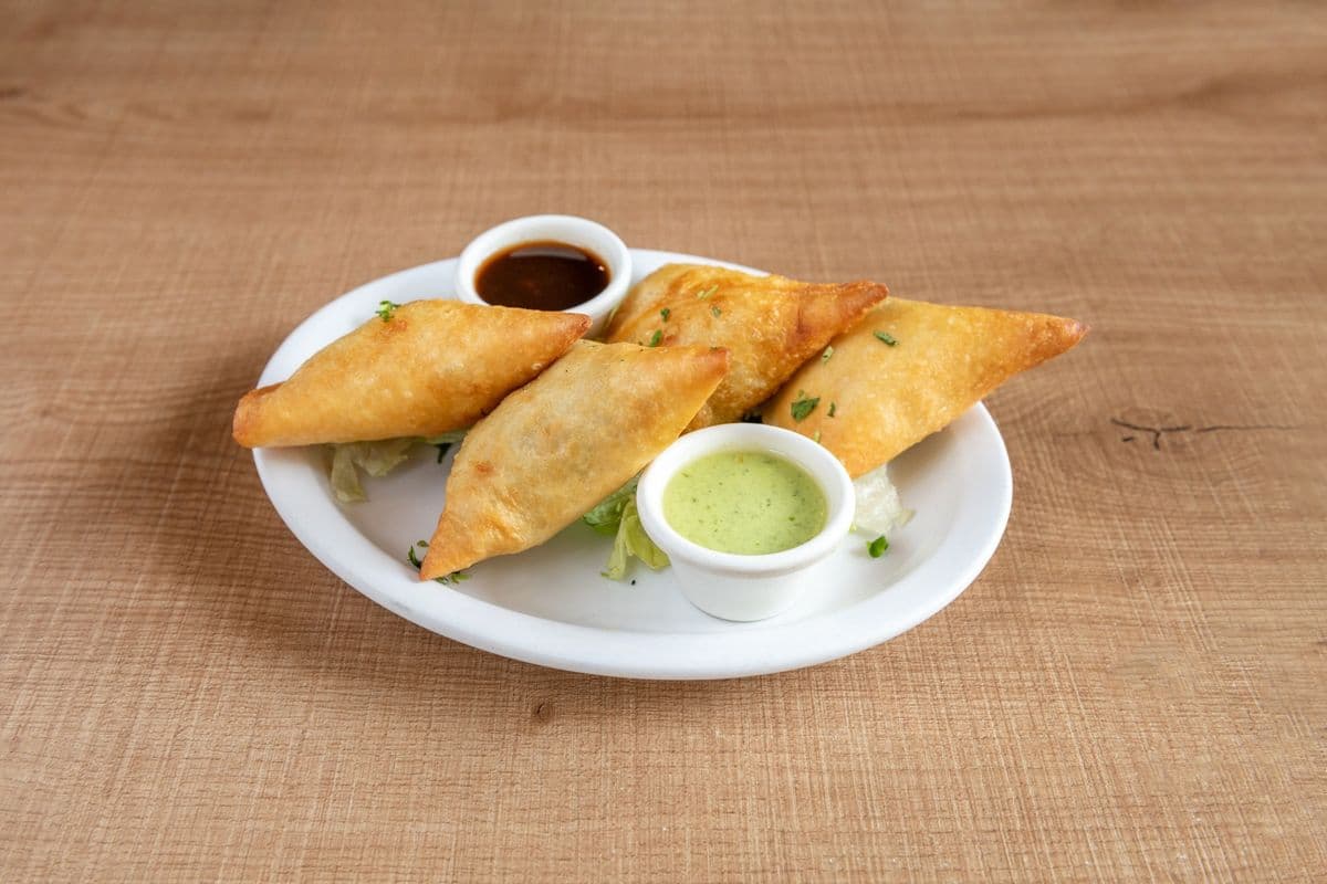 Vegetable Samosas (2 pcs)