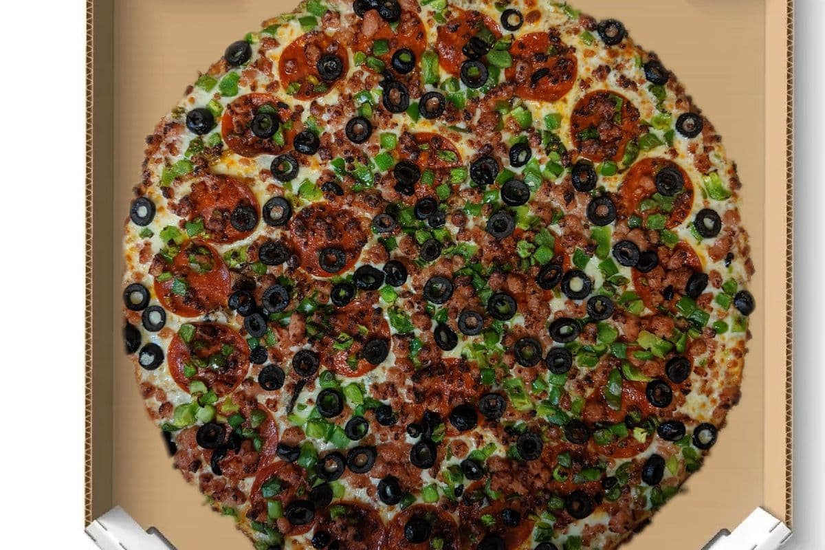 Medium Clayton Classic Pizza