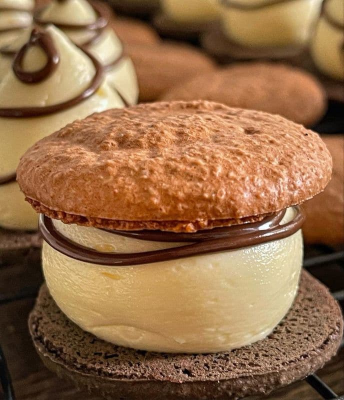 Milk Nutella Macaron