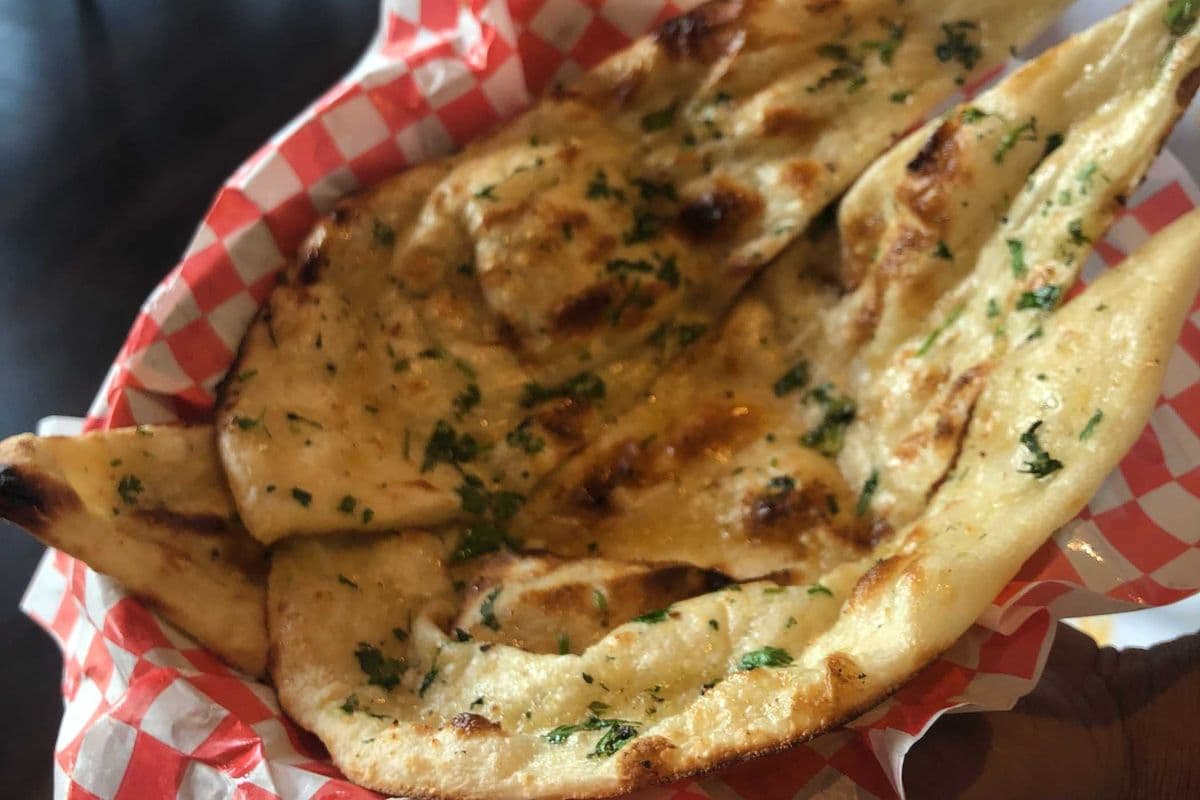 Garlic Naan (1 pc)