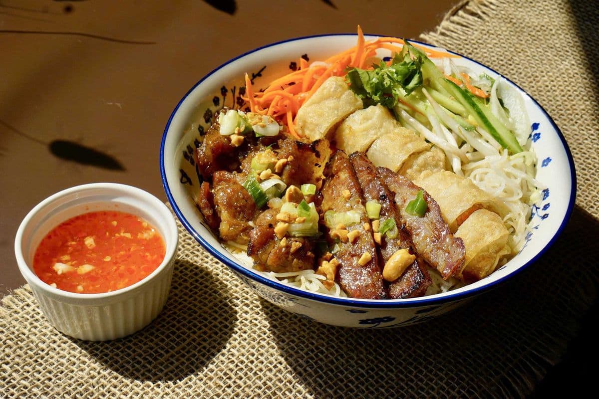 G1. Grilled Pork and Spring Roll Vermicelli / Bún Thịt Nướng Chả Giò