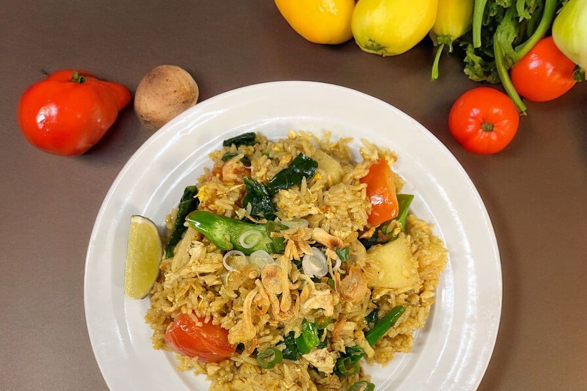 Pineapple Fried Rice (ข้าวผัดสัปปะรด)