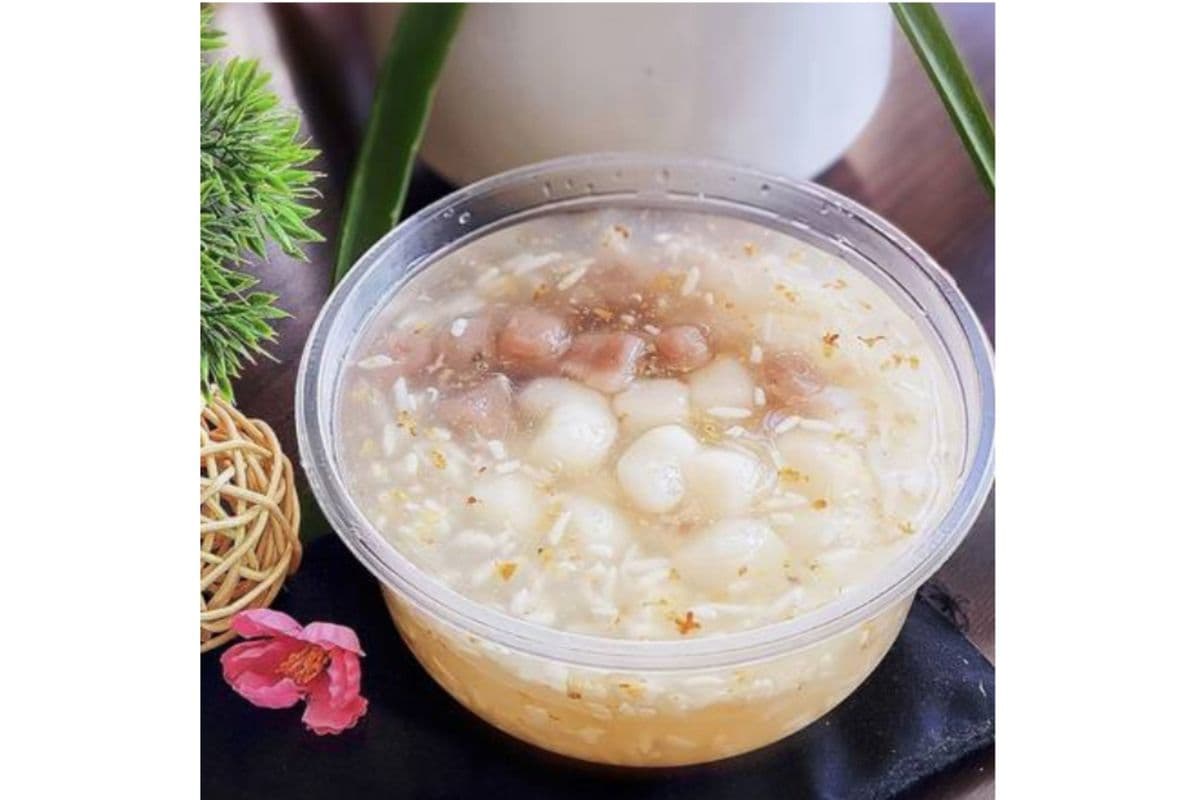 H12. Sweet Rice Wine with Rice Ball Soup 酒酿小湯丸